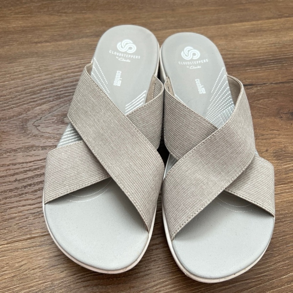 Cloudsteppers by Clarks Women's Beige Sandals size 8